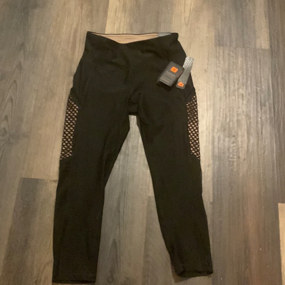 RBX 21 inch mesh pocket side Capri workout pants.‎ NWT. Retail 58
